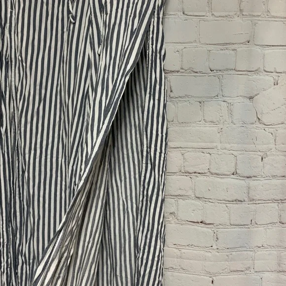 Onia White and Navy Vertical Stripe Linen Shorts - Picture 6 of 7